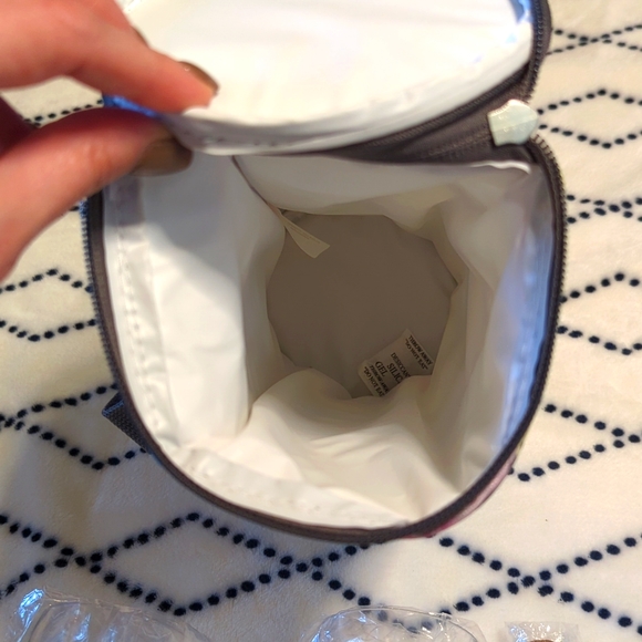 Portable Wine Cooler Set with Glasses and Wine Opener NEW! - Picture 3 of 4